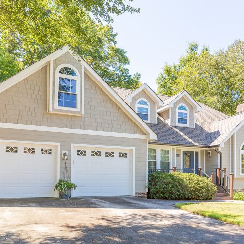 Siding Install Contractors Near Hamilton Place Mall