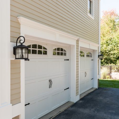 Navajo Beige Siding in Chattanooga garage