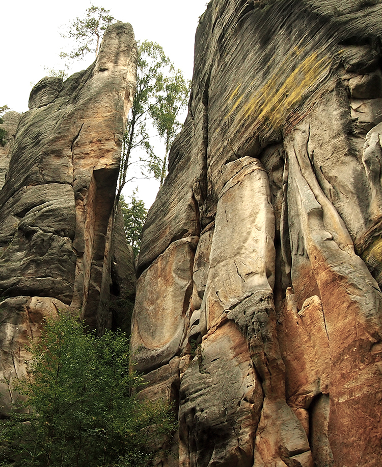James Hardie Siding in Sandstone Beige Sandstone beige mountain rock